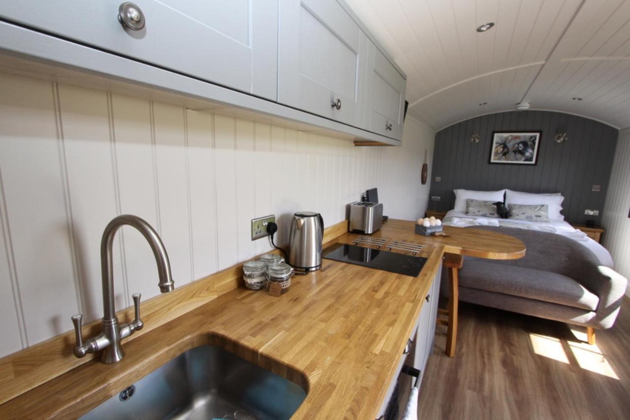 Springwood Shepherd Huts Glamping Йорк