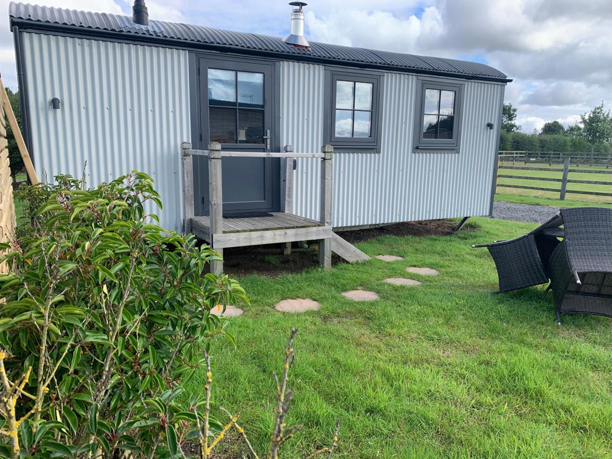 Springwood Shepherd Huts Glamping *
