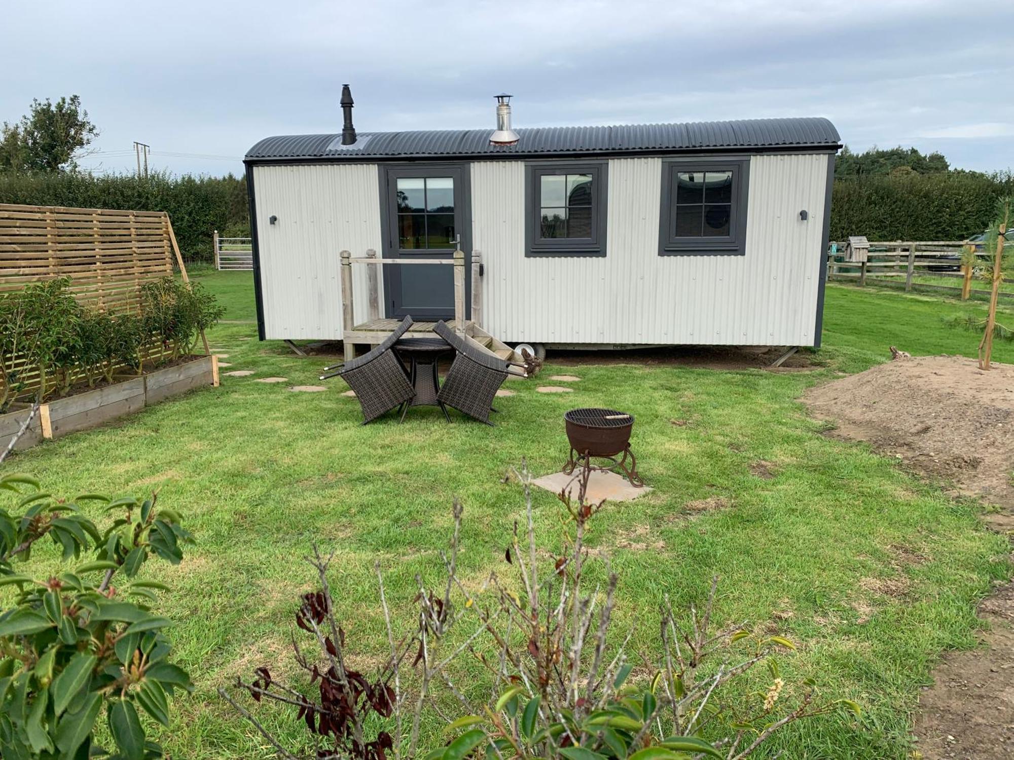 Springwood Shepherd Huts Glamping Йорк