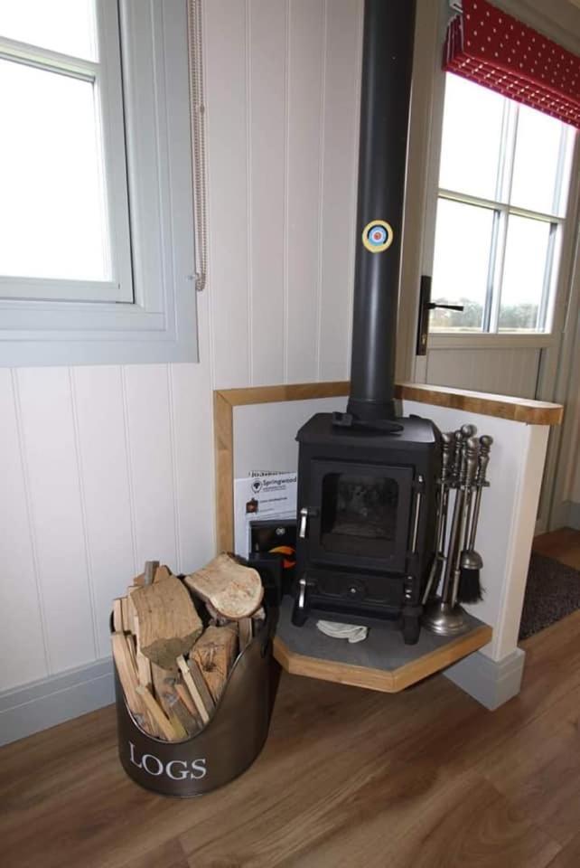 Springwood Shepherd Huts Glamping Дом отдыха *